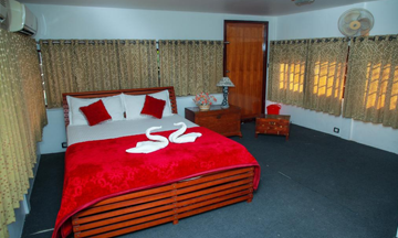 Houseboat package price